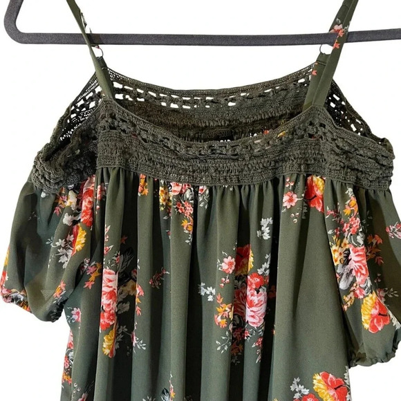 Torrid Olive Green Blouse Size 3 Crochet Neckline Floral Pattern Cold Shoulder - Picture 3 of 8